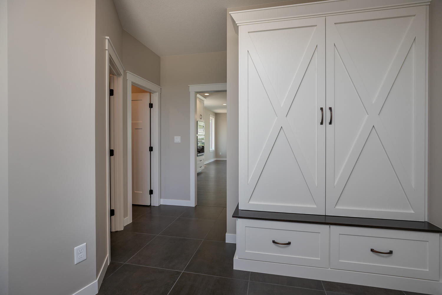 5241-Millie-Rd-SW-Rochester-MN-large-021-024-Mudroom-1500x1000-72dpi