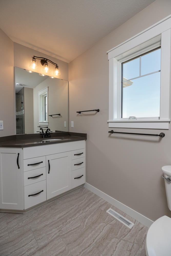 5241-Millie-Rd-SW-Rochester-MN-large-035-017-Bathroom-667x1000-72dpi