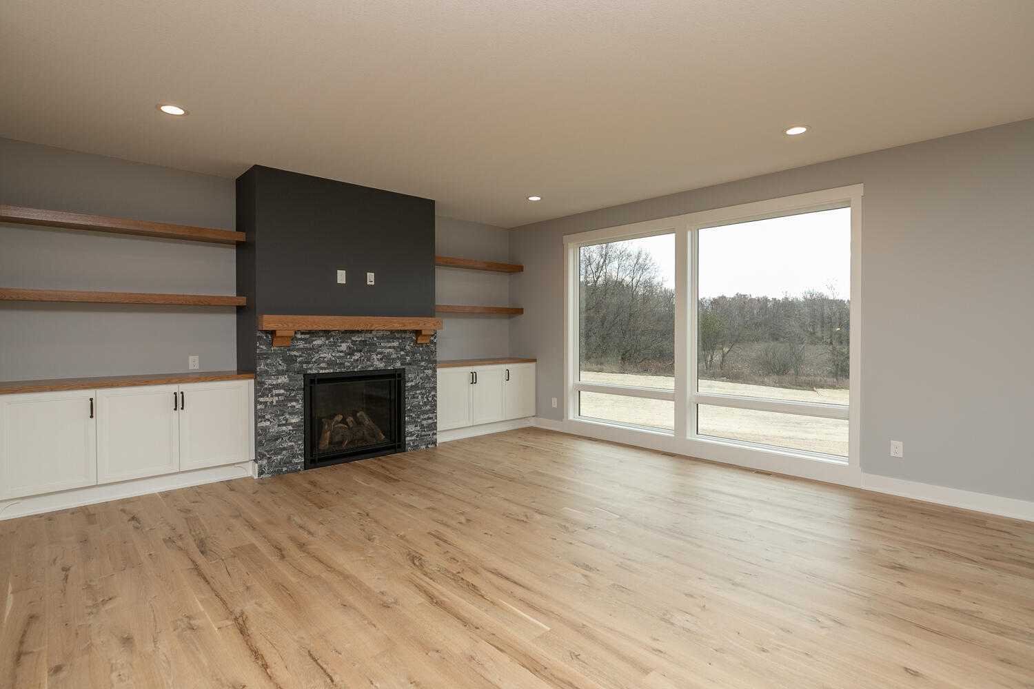 5352-Millie-Rd-SW-Rochester-MN-large-005-005-Living-Room-1500x1000-72dpi