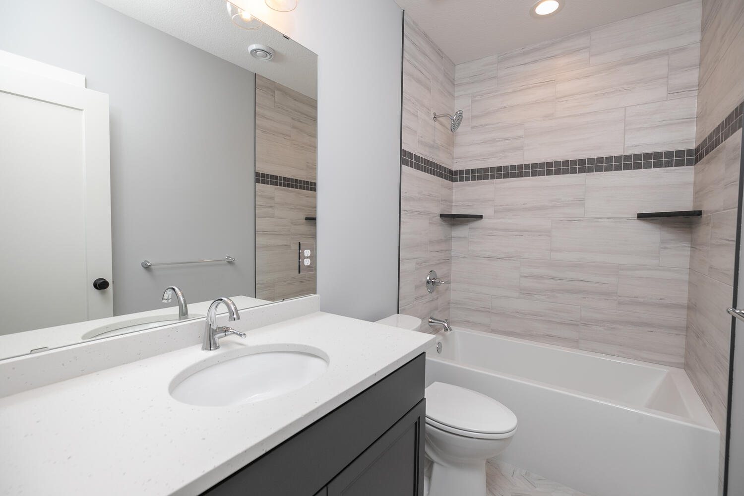 5352-Millie-Rd-SW-Rochester-MN-large-053-052-Bathroom-1500x1000-72dpi